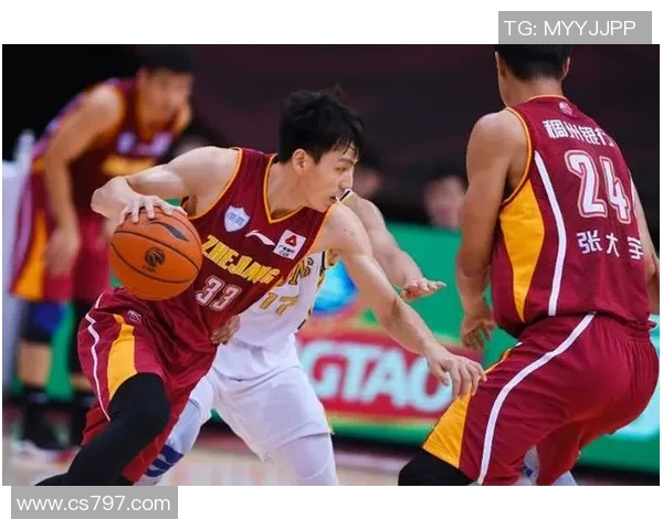 重庆篮球队与深圳篮球队的耐力较量赛后深度分析与反思 重庆篮球队与深圳篮球队的耐力较量赛后深度分析与反思